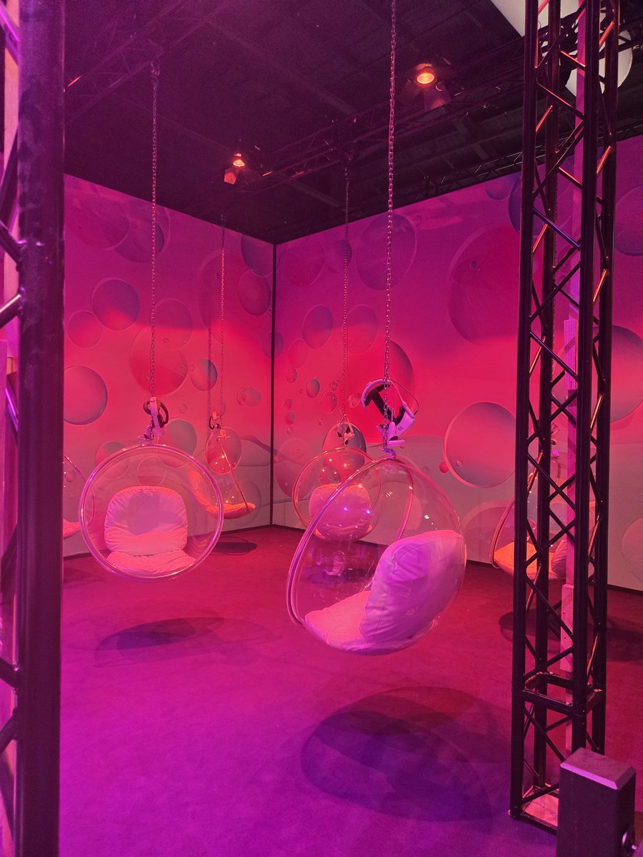 SingChaupai's tweet image. Had a really cool VR experience. ​it proves the mind doesn't need truth, only immersion. It’s the "be in the world, not of it" lesson in real-time. We’ll eventually build the Star Trek holodeck someday but the ultimate question remains: who is the one experiencing it? #VR #maya