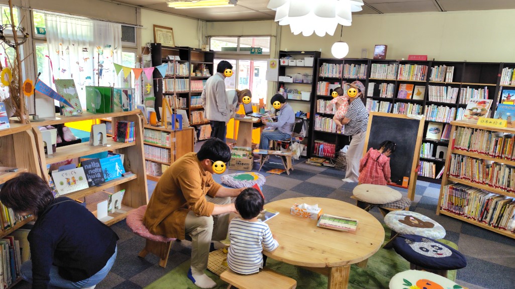 Daira_Chess's tweet photo. また今回はシンガポールで子供たちにプログラミングを指導した経験を持つノルウェイ出身のプログラマーの方が来館され、海外での諸事情やカリキュラムの進め方などについて、ご意見を伺うことができました。ありがとうございました。 https://t.co/wwtr1JX6Ad