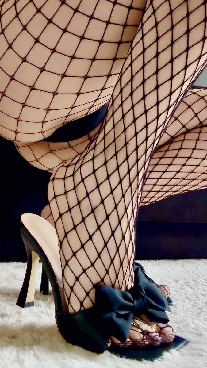 LalaCrete's tweet photo. What things did you do last night?😋
@FeetForumArea 
@FootBeauties 
@nylon_seduction 
@LoveThoseFeet_ 
@rt_feet https://t.co/ugd11Tvy0D