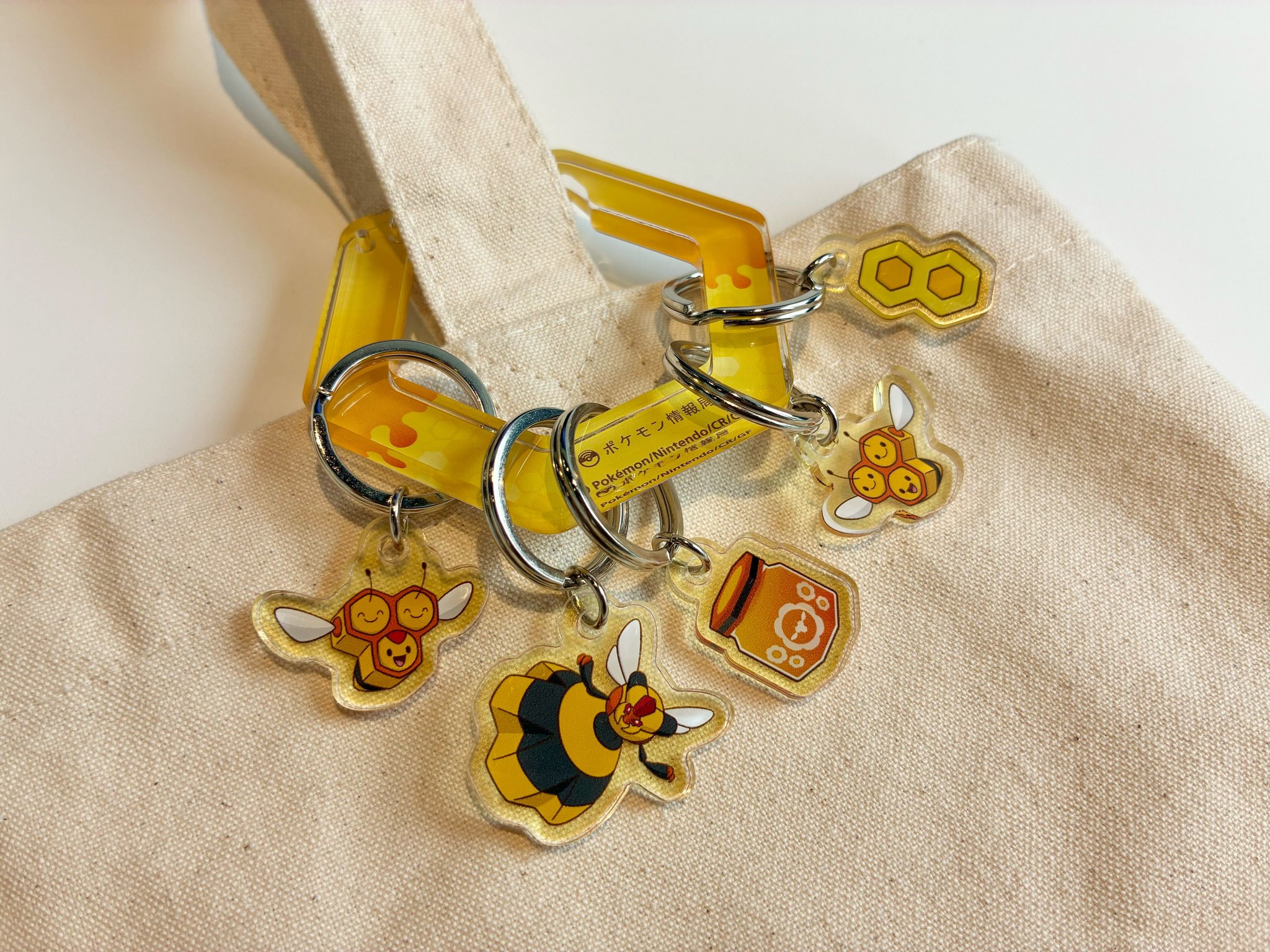 ポケットモンスター ポケモン ミツハニー ビークイン 花のミツおすそわけチャーム 公式】ポケモン情報局 on X: 