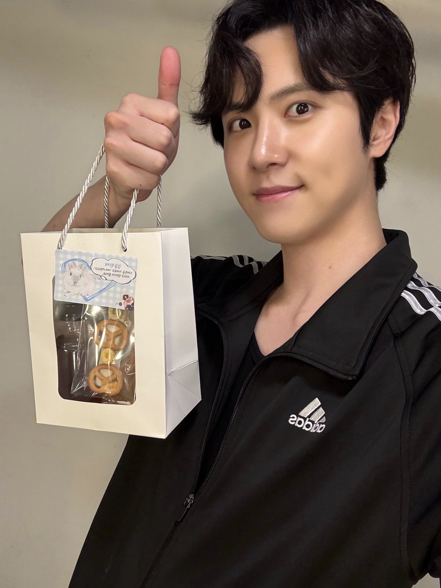 WEi__Official's tweet photo. 달콤함 가득 채우고, 준호와 함께 써니텐 GO!💓

#위아이 #WEi
#김동한 #KIMDONGHAN https://t.co/nd5gEGjg5I