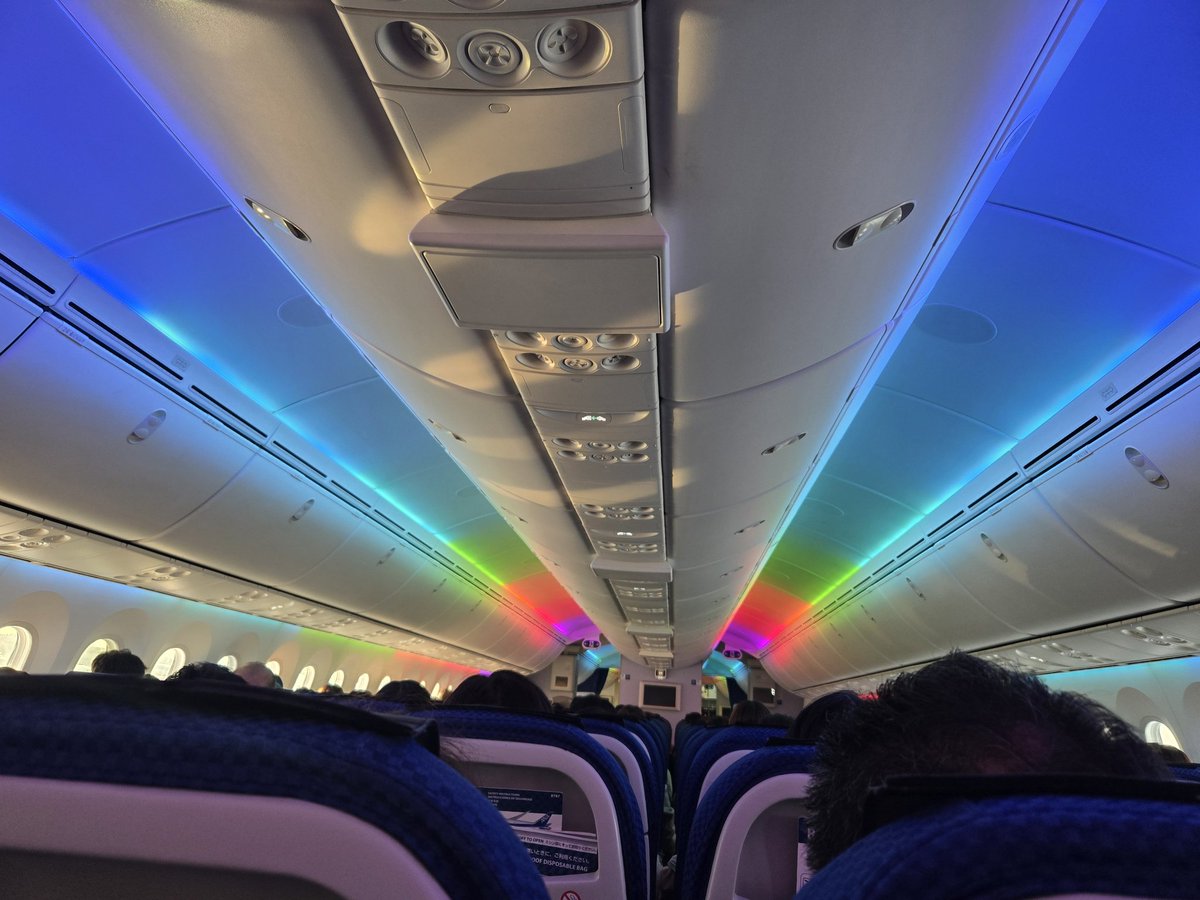 ばやし tweet media