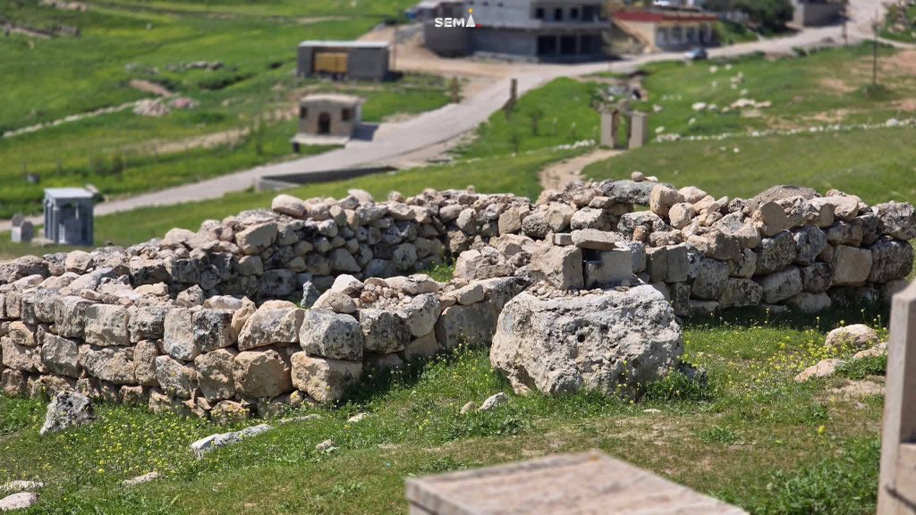 SemaTvE's tweet photo. #haveanicedayeveryone
⏹️ Mahdarki Buza, known as “ Kichk Lalish,” is considered one of the oldest and most sacred Ezidi shrines. It is located in the village of Buza, part of the Alqosh subdistrict. The village is home to around 72 distinct and sacred religious shrines. https://t.co/TWN4E2lr2G