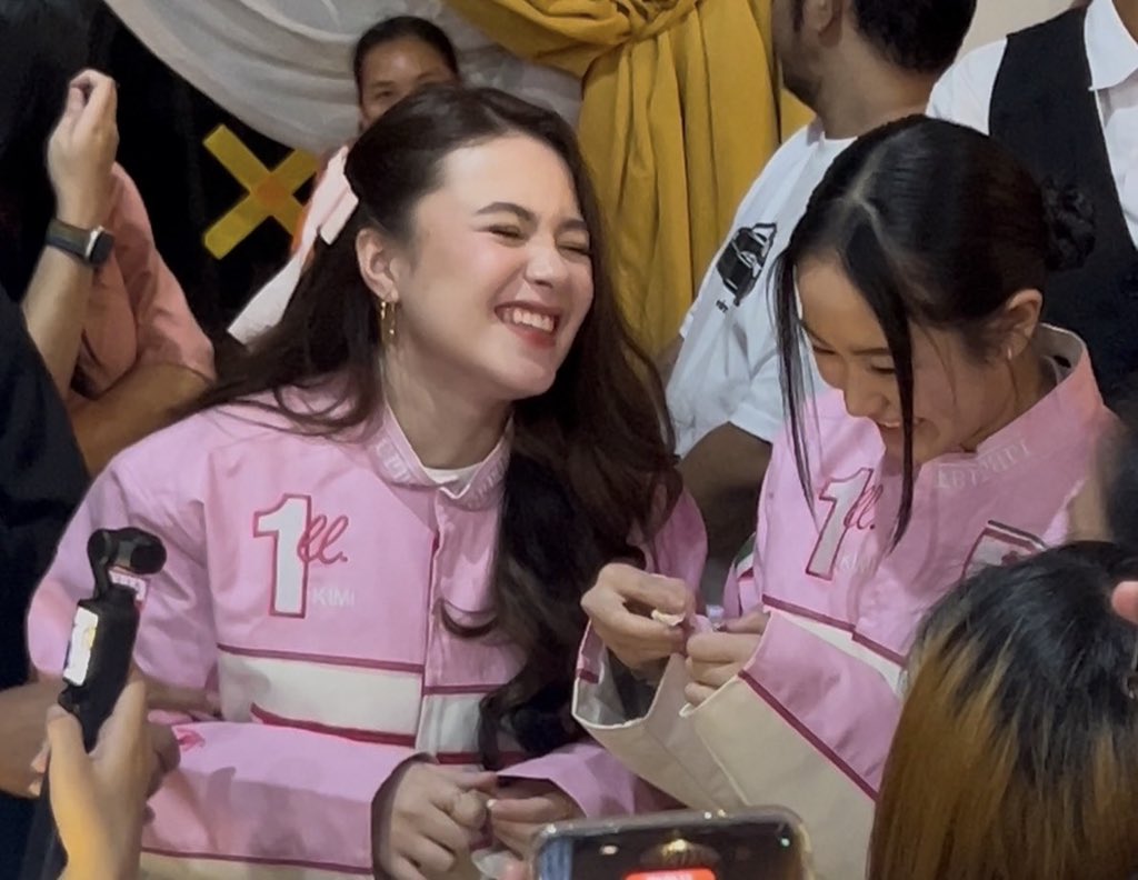 an ⋆˚𝜗𝜚˚⋆ tweet media