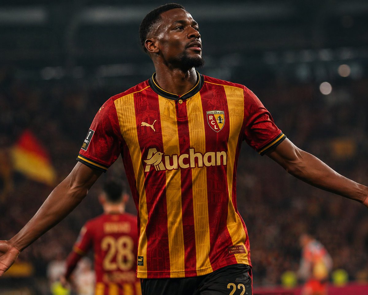 eddydsn's tweet photo. @RCLens ce maillot sang et or, je le veux ! https://t.co/CNA83xQk7p