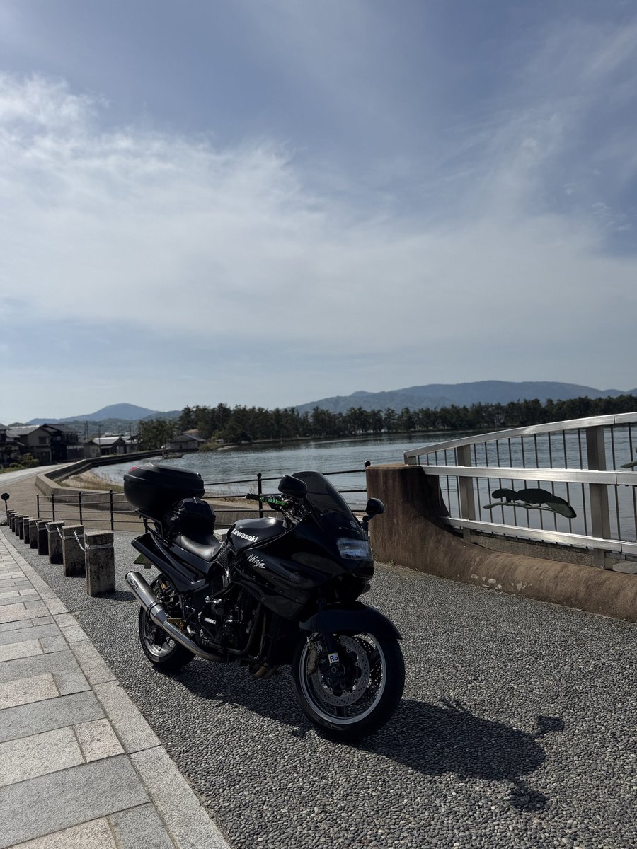 barbee555's tweet photo. 久々の丹後半島1周！
仕事で通るので、バイク乗り始めてから5回目！天気良くて気持ち良く走れました👍
ソロだとあまり止まらず、写真も撮らないけど、天橋立、米軍レーダー基地、間人で撮りました！間人アイスが開店前ショック😖 https://t.co/lCuunkit7h