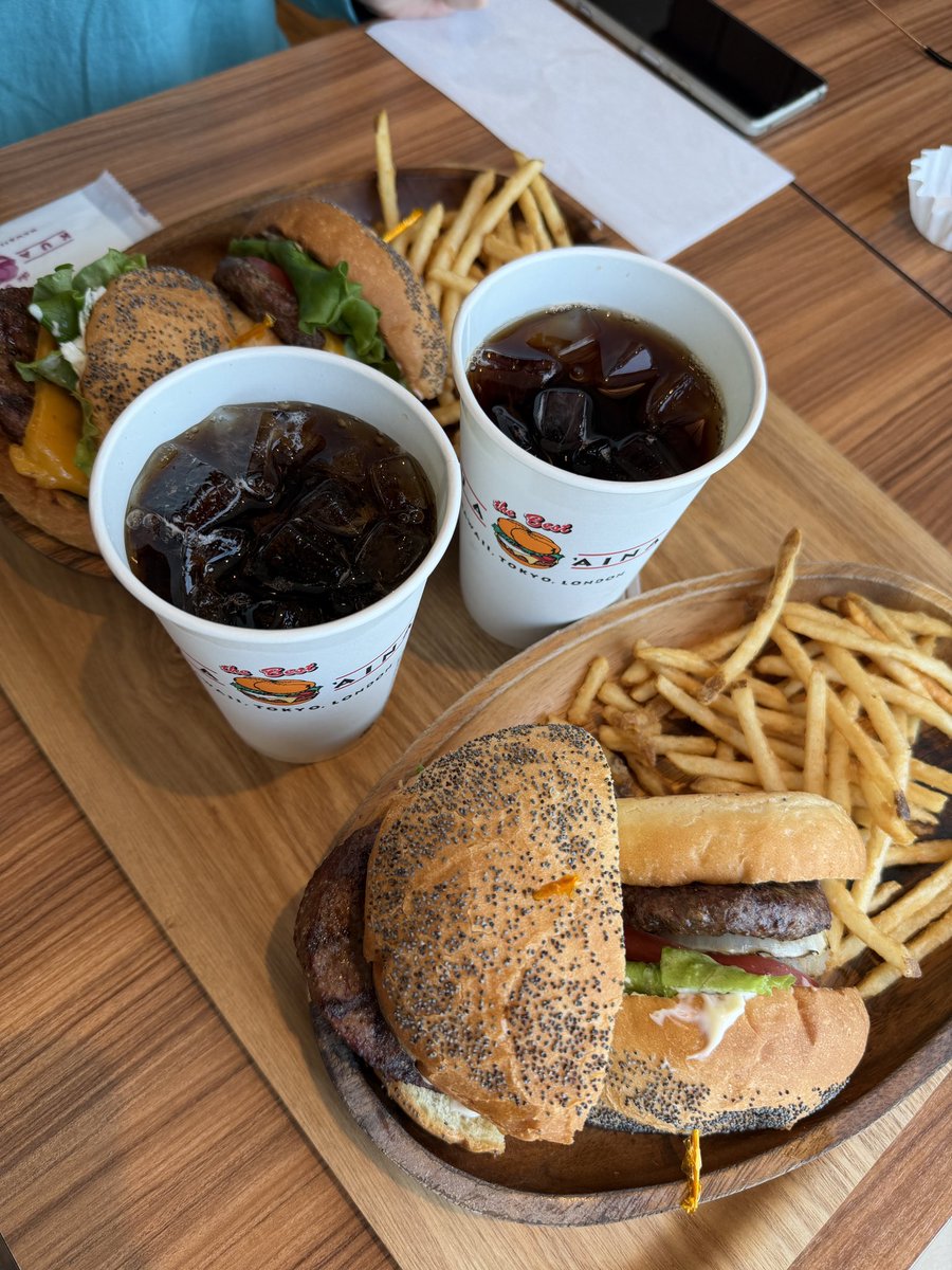 fukuchannel1980's tweet image. 近所のクアアイナ行ったら、階段の先になんともカワイイ⁡柴犬が😆なんというスマイルでしょう！

BMW MINI ミニクーパー minicooper の魅力などを発信してます！
MINIのyoutube動画はコチラ
↓
youtube.com/@fukuchannel19…

#mini #minicooper #johncooperworks
#ミニ #ミニクーパー