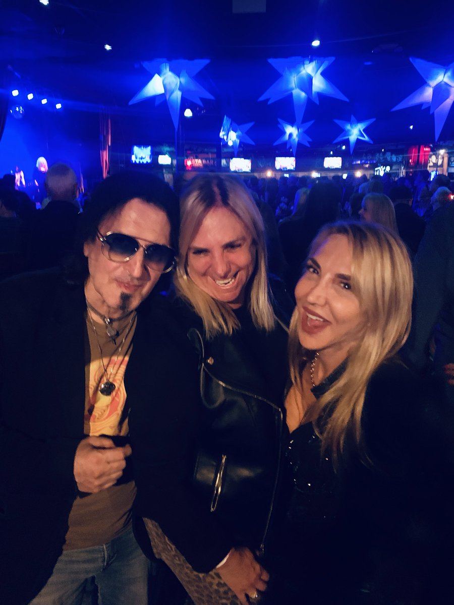 ilgalloclaudio's tweet photo. Always happy to see you Debbie !!🙏💜🍾☮️🎵🙏 best soul https://t.co/aVyV3vRxiJ