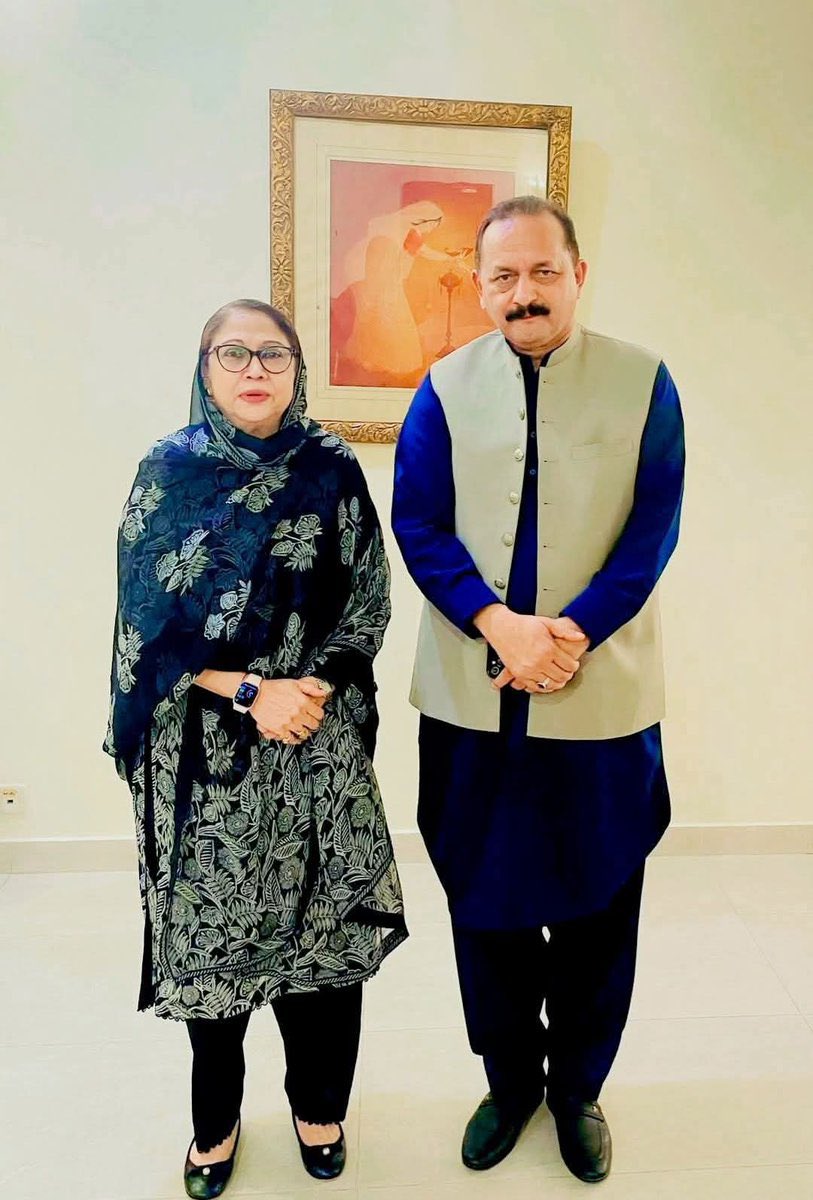 JavedAyoub's tweet photo. آج ہم محترمہ عادی فریال تالپور صاحبہ کو دل کی گہرائیوں سے سالگرہ کی مبارکباد پیش کرتے ہیں۔
آپ کی بصیرت، قیادت اور عوامی خدمت کا جذبہ ہم سب کے لیے مشعلِ راہ ہے۔

دعا ہے کہ آنے والا سال آپ کے لیے مزید کامیابیوں، خوشیوں اور صحت و سلامتی کا پیغام لے کر آئے۔
آپ اسی طرح قوم کی خدمت کرتی رہیں اور اللہ تعالیٰ آپ کو ہمیشہ سرخرو رکھے۔

خلوص کے ساتھ،
سردار جاوید ایوب
#FaryalTalpur 
#HappyBirthDay 
#PPPAJK 

#SJA #TeamSJA #PPP