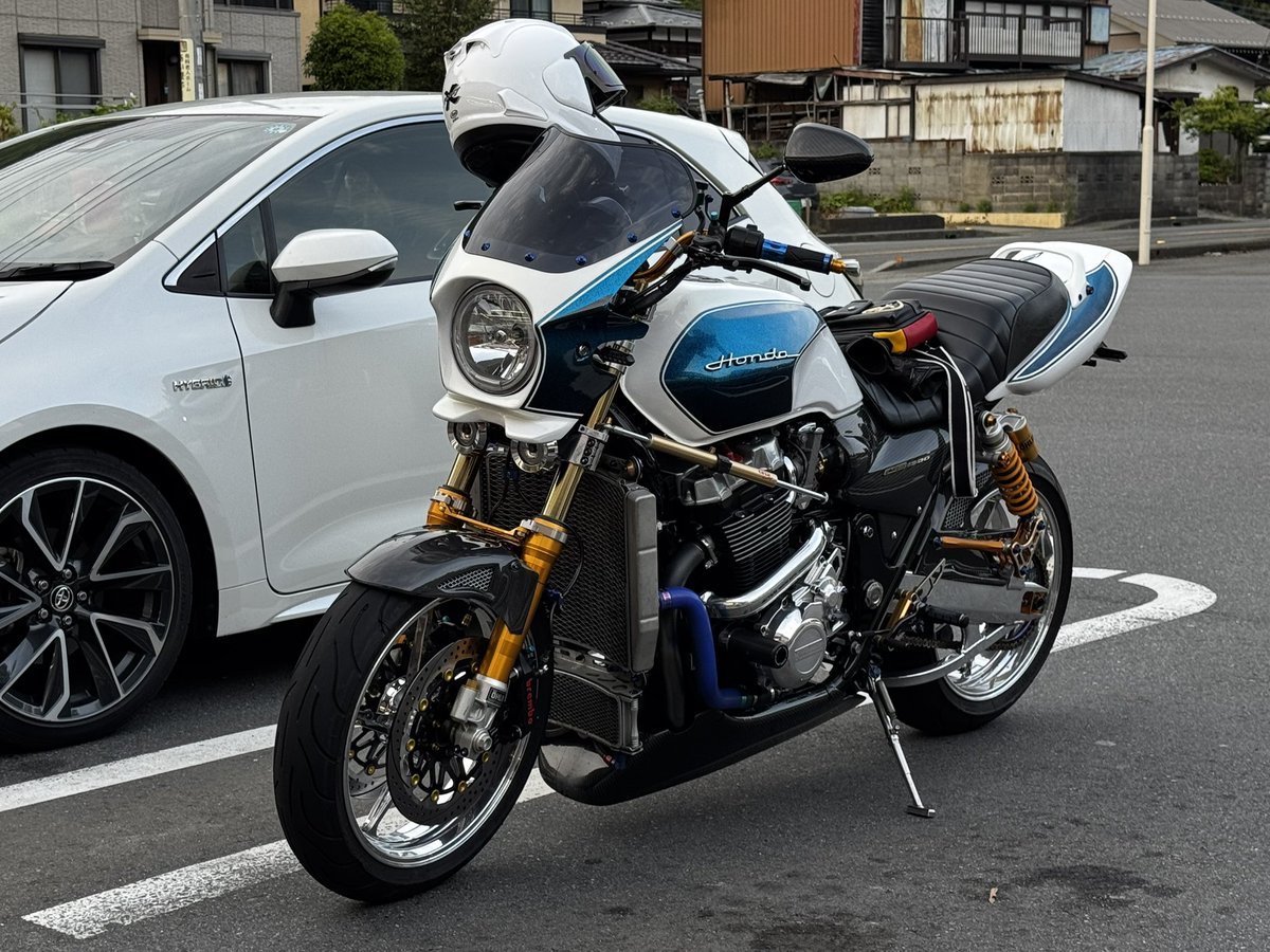 tkrjzx100m2's tweet photo. いやほんとこのCBカッケェな
#バイク
#CB1300
#sc40 https://t.co/x8YZ9fysUO