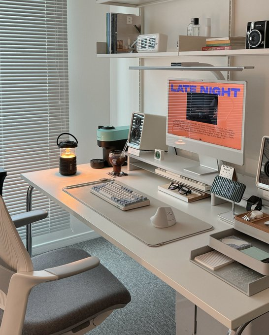 desksetup7's tweet image. desk setup inspiration #aesthetic #minimalistic #desksetup🔥