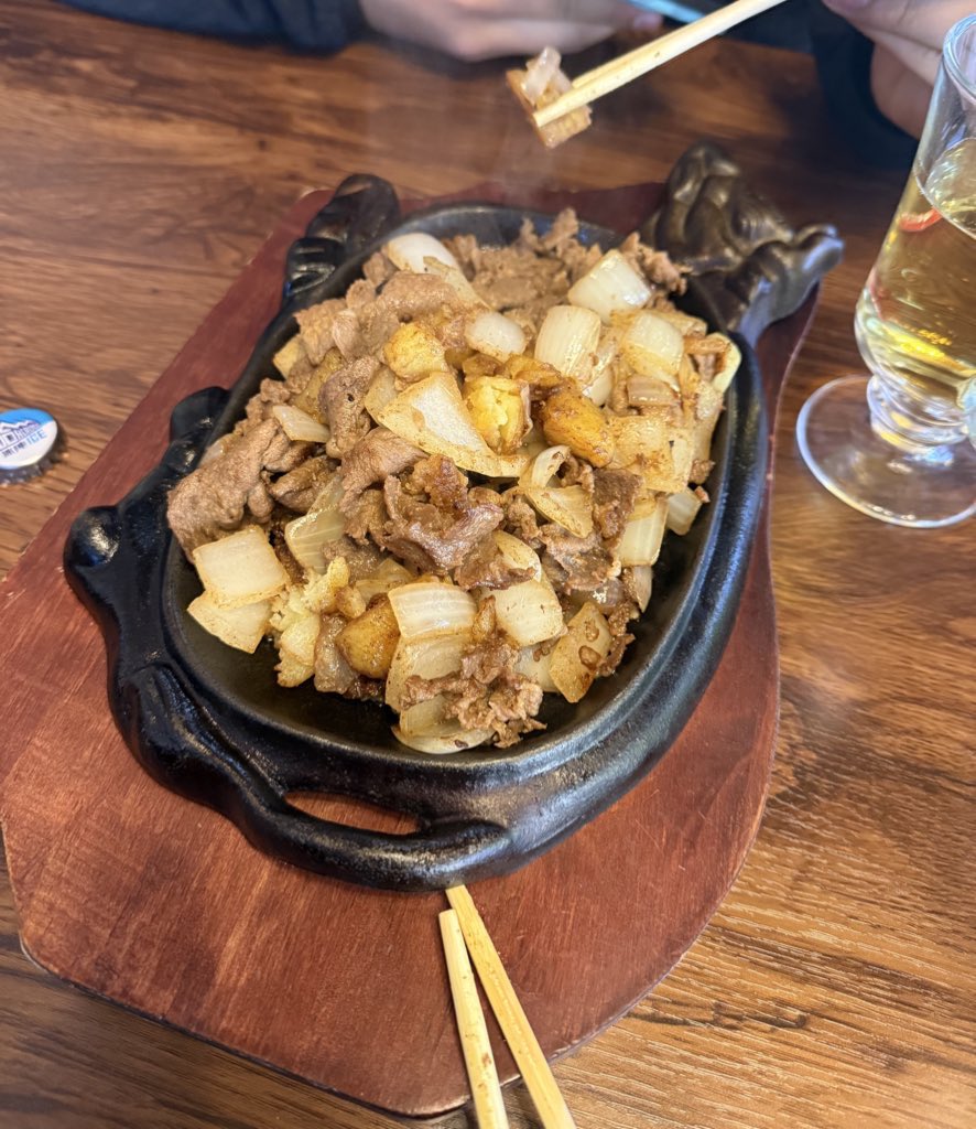 Бичээч tweet media