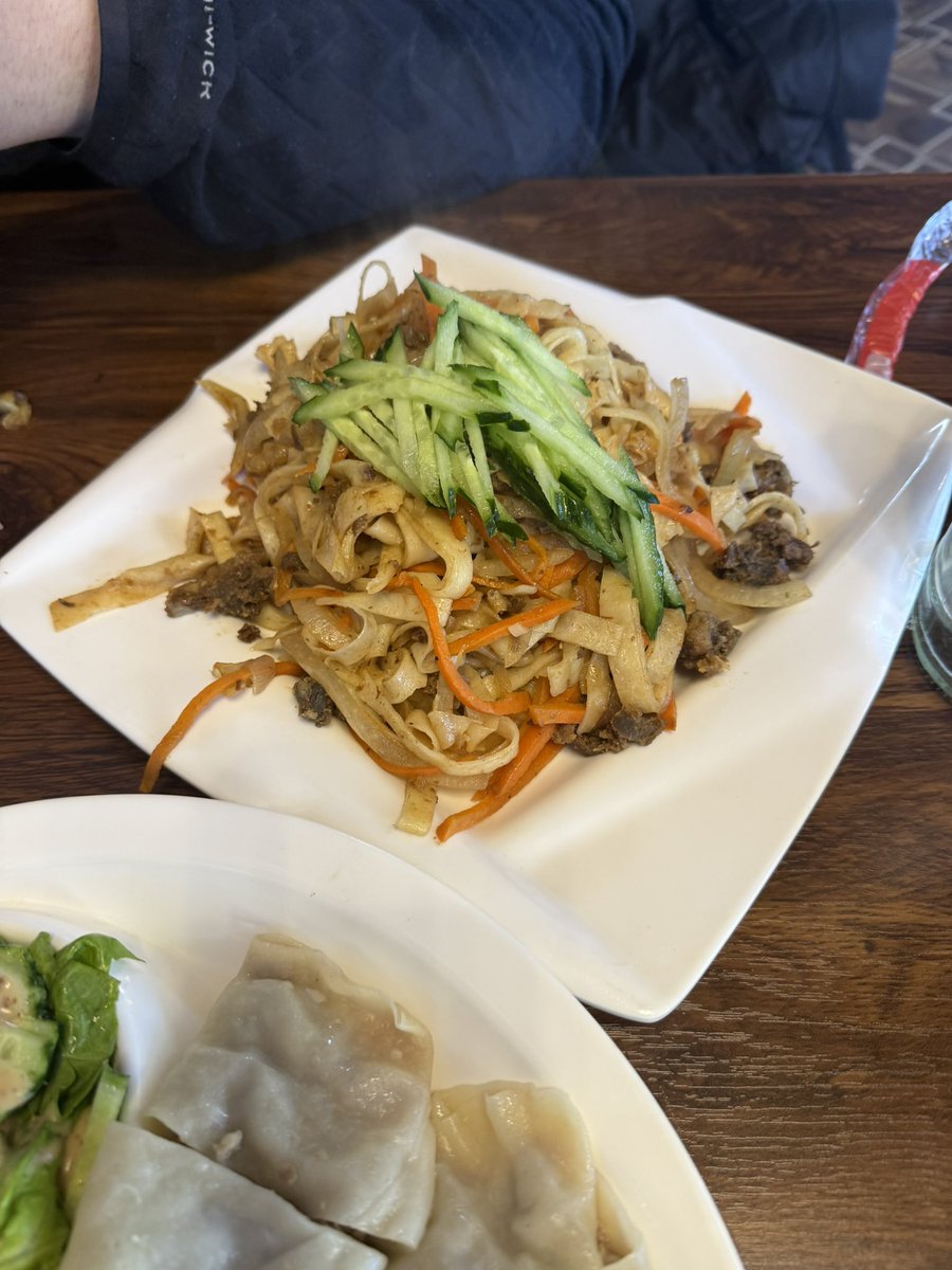 Бичээч tweet media