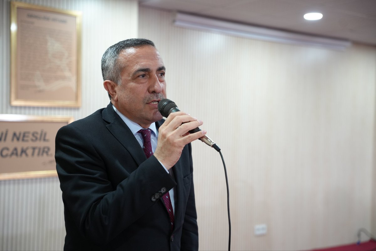 AK_PartiVan's tweet photo. İpekyolu Gençlik Kollarımız tarafından düzenlenen programda; İl Başkanımız Abdulahat Arvas, Kadın Kollarımız, Gençlik Kollarımız, İpekyolu İlçe Başkanımız, MDK üyemiz ve kıymetli teşkilat mensuplarımızın katılımıyla bir buluşma gerçekleştirdik.

İpekyolu Anadolu Lisesi Konferans Salonu’nda, AK Parti İpekyolu Gençlik Kolları Başkanlığı tarafından düzenlenen “Ahlaklı Nesil, Güçlü Gelecek” programında gençlerimizle bir araya gelerek değerlerimiz üzerine önemli değerlendirmelerde bulunduk.

Geleceğimizin teminatı olan gençlerimizin milli ve manevi değerlerle yetişmesinin önemine vurgu yaparken, güçlü bir Türkiye’nin ancak ahlaklı ve bilinçli nesillerle mümkün olacağını bir kez daha ifade ettik.
@akparti
@abuyukgumus 
@MustafaAlkayis 
@Recep_ayd25