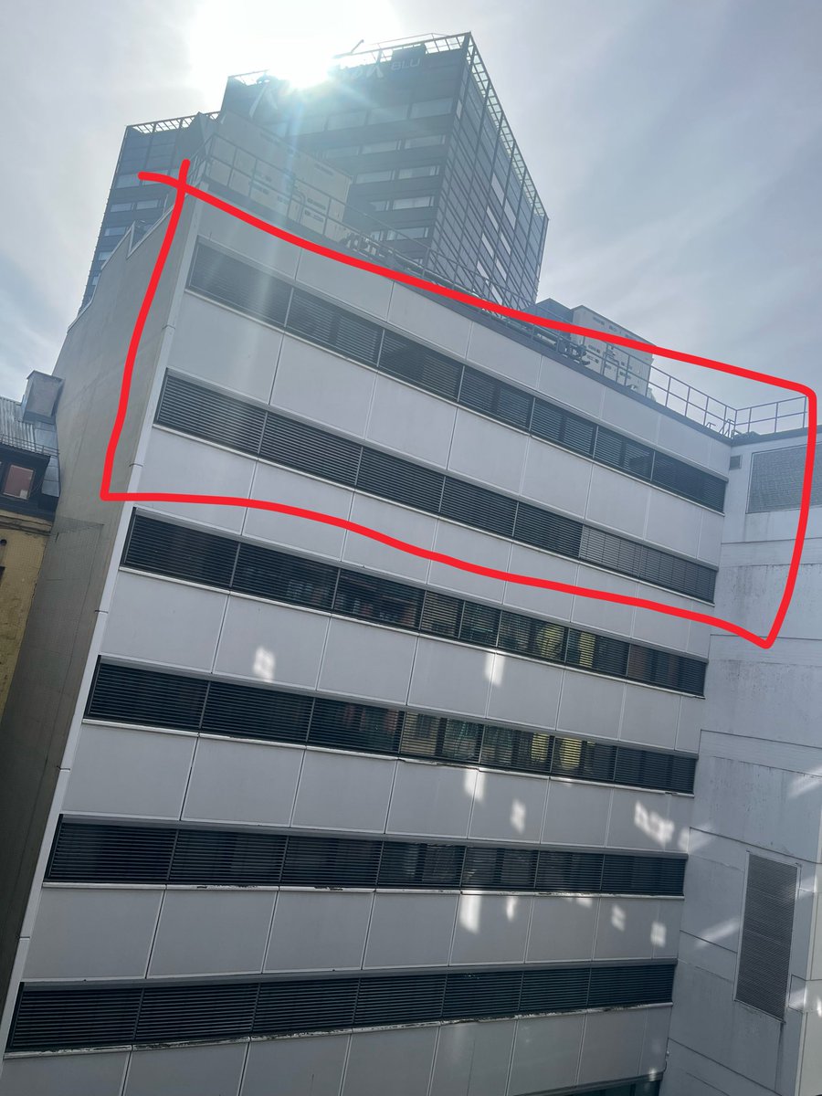 2019Sander's tweet photo. @amundbt Kan bekrefte at det rista godt her på Holbergs Plass - så kan håpe på at en sikring eller to gikk på VAR- kontorene! https://t.co/lPVO3AHHx9