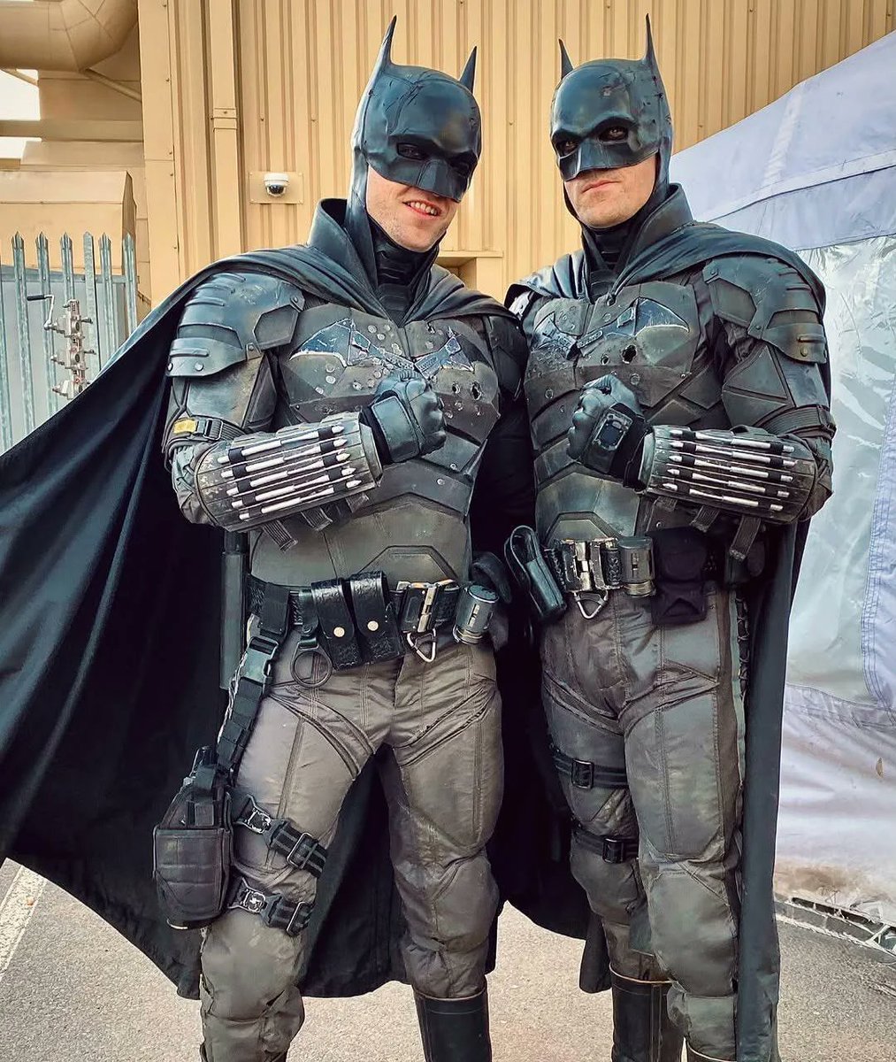 TheBatHome's tweet photo. Robert Pattinson with his stunt double Rick English on the set of The Batman https://t.co/wFVoL5cRlh