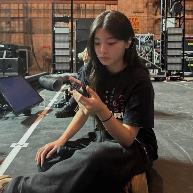 𝐒𝐀𝐑𝐀𝐇. tweet media