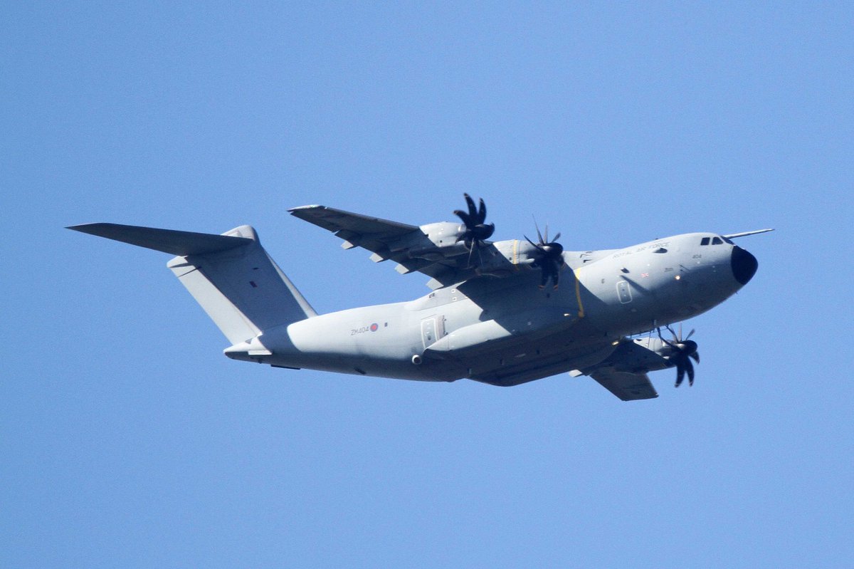 MrSteveyJames's tweet image. Had the pleasure of this RAF Airbus A400M Atlas (ZM404) pass low over our farm #chesterfield #derbyshire on Thursday afternoon @D_Times @chesterfielduk @70SqnA400M  @RAFConingsby @EGXCinfo
