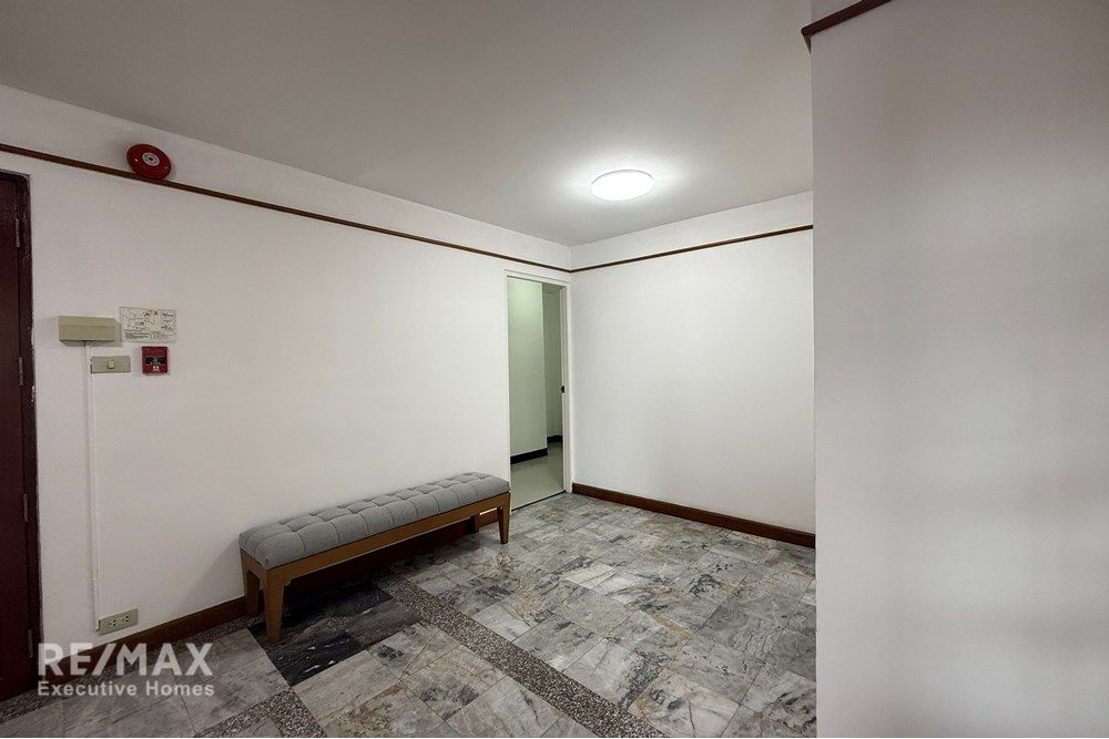 Spacious 2BR Condo in Sukhumvit – 60K Baht! Pet-friendly, pool, gym &amp; modern reno. Perfect city living! #Bangkok #Condo #Sukhumvit #LuxuryLiving
Ref: 920071089-52 Contact: Pattanarat Prusmetikul zonya@remax.co.th +66 94 923 5455 
                f.mtr.cool/nonmryffue