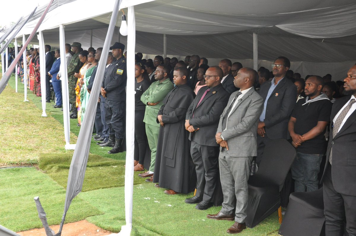 Kamonyi's tweet photo. Ku Rwibutso rwa Jenoside yakorewe Abatutsi mu 1994 rwa Mugina hari kubera igikorwa cyo kwibuka ku nshuro ya 32 Jenoside yakorewe Abatutsi mu 1994. Uyu munsi kandi, harashyingurwa mu cyubahiro mu rwibutso rwa Mugina, imibiri 5 yabonetse y'abazize Jenoside yakorewe Abatutsi mu 1994 https://t.co/LdOWt48FIH