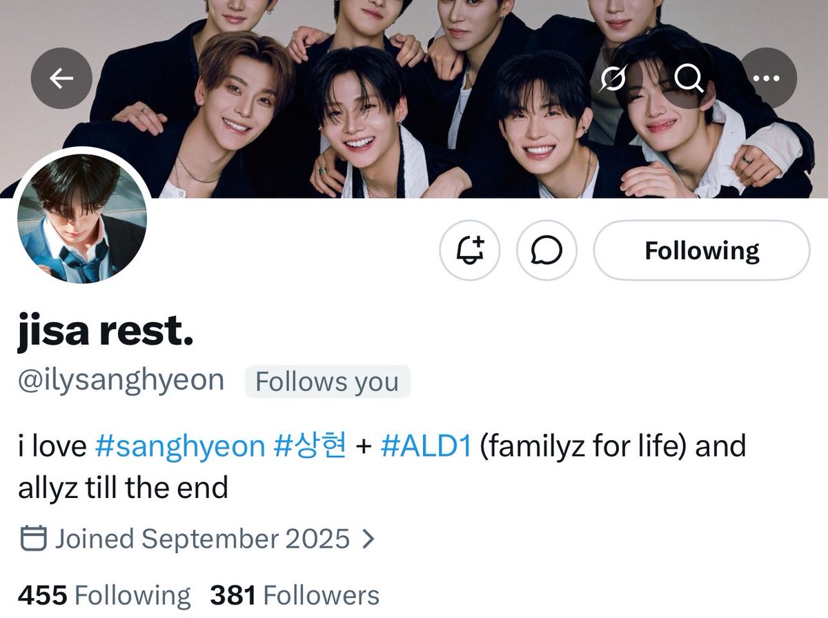 09milesaway's tweet photo. Happy ((late)) birthday to @anxinanxinanxin and happy birthday ((today)) to @ilysanghyeon selamat selimut udh 17 tahun wish you guys all the best 💗💗 https://t.co/Hk3jix9aZw