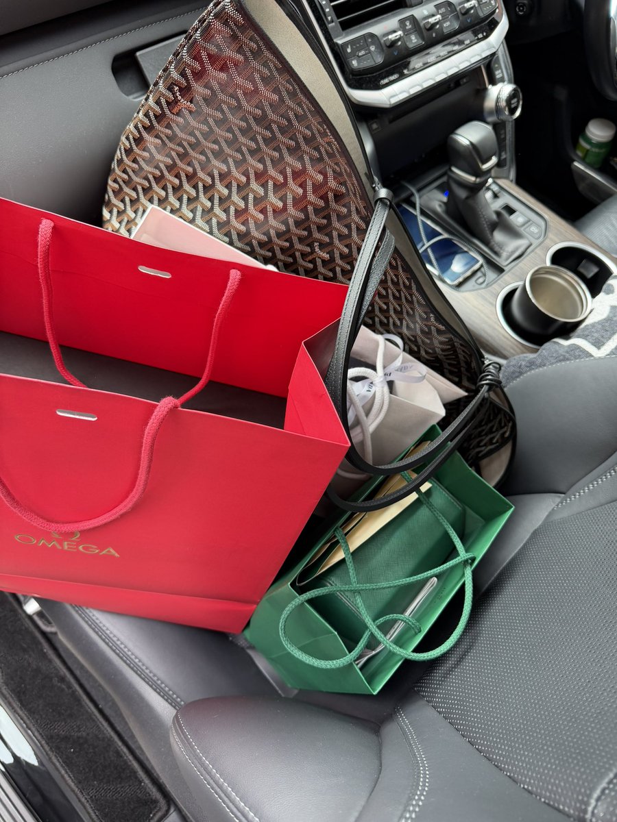 rolexcollectorr's tweet image. 充実した週末だったな〜
GW入る前に満たされた💸
#ROLEX #OMEGA #PRADA #GOYARD
