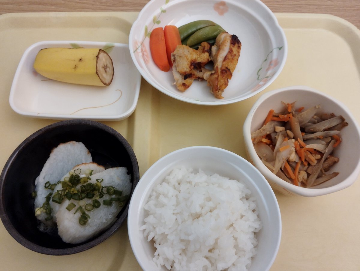 ryuhisho's tweet photo. ｜´・ω・｀)入院１４日目ﾊﾞﾝｺﾞﾊーﾝ
ﾀﾝﾄﾞﾘｰﾁｷﾝ!!、金平ゴボウ、長芋ｽﾃｰｷ、そしてﾊﾞﾅｰﾅ https://t.co/PqyoZXAJ8f