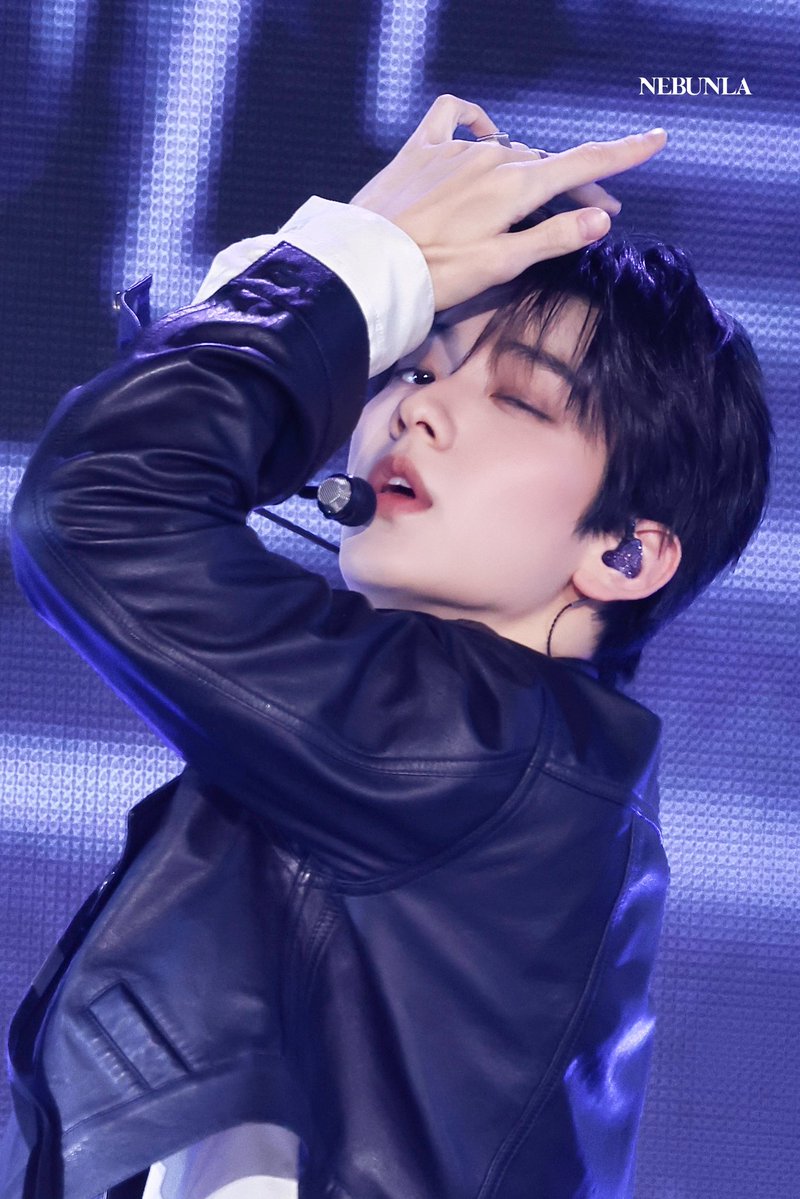 윤 tweet media