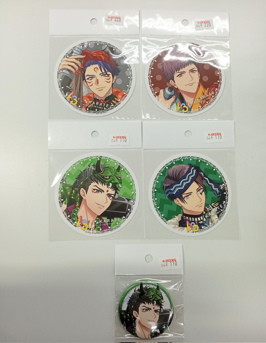 入荷情報】 『A3！』より 🎤カラオケの鉄人コラボ🎤 ◇缶バッジ