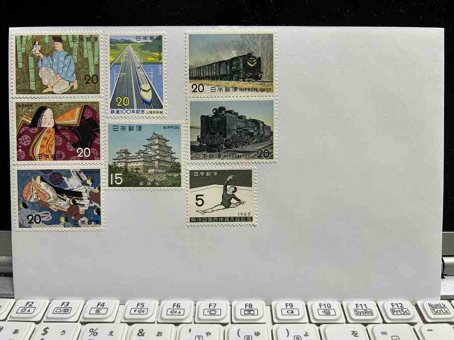 HandmaderoomT's tweet photo. 大病を克服、自分のような思いは皆にさせたくないと訴えるオランダ人男性に #postcrossing 。
以前に封筒で送った数名の方から、私のデコりに対してお褒めの言葉を頂きました。
男性の今後の健康と幸せを祈り、端午の節句カードを封書で。調子に乗ってデコりました。日本の素敵な切手を添えて。 https://t.co/dMIKcatP7F