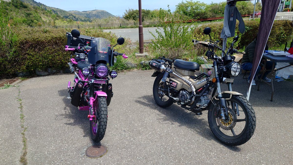 Hoshi_tec's tweet photo. エヴァカブミーティング行って来ました。豪華なパーツが付いたカブがいっぱいいて、目の保養に成りました。
今日は沼津で泊まって明日は山梨観光しながら、トコトコ帰ります。 https://t.co/iPLfZTMkeL