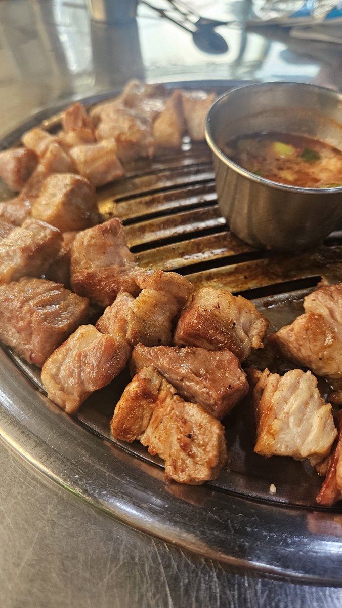 오늘 저녁은 삼겹살과 목살!!
맛저하세요^^!