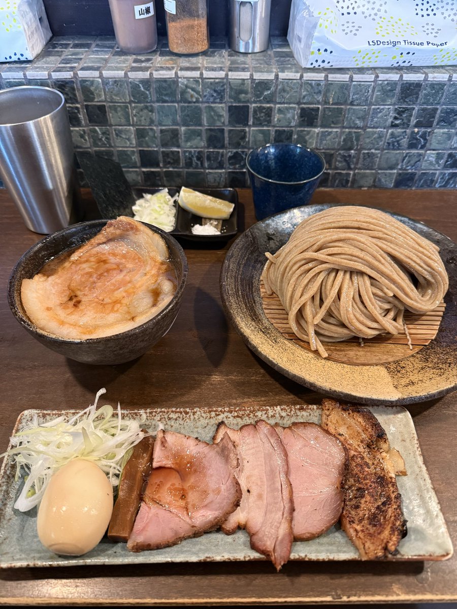 みつばさんのつけ麺はこの世で一番美味しい食べ物レベルに美味しすぎる😋🍜

 #麺屋みつば