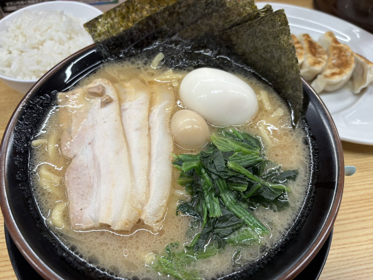 昨日深夜APEXしてる時に油そばの話されてキレたから暴食しに来た

カウンターなのに女連れ2組に両隣挟まれて店更地にした