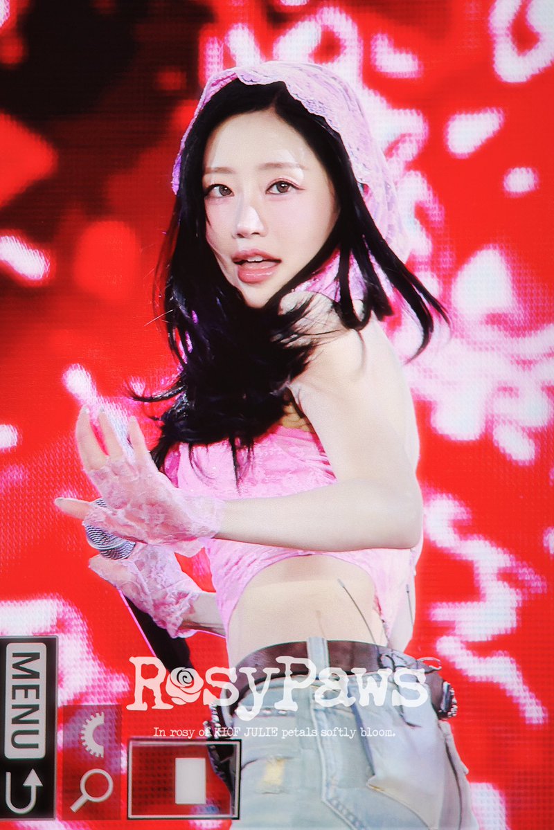 RosyPaws0329's tweet image. 260426

🌸

#JULIE #쥴리 
#KISSOFLIFE #키스오브라이프 
#KIOF