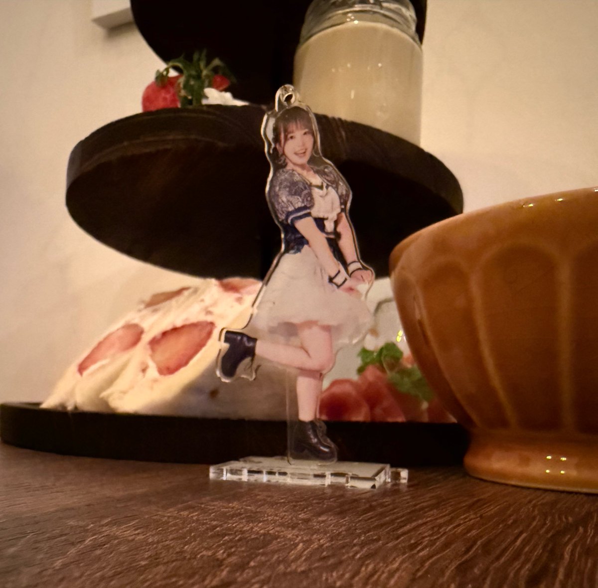 今日は ももなちゃん生誕からの
お友達とアフターヌーンティーでした✌️
（持ってきてたので、アクスタと撮ってみた📸）