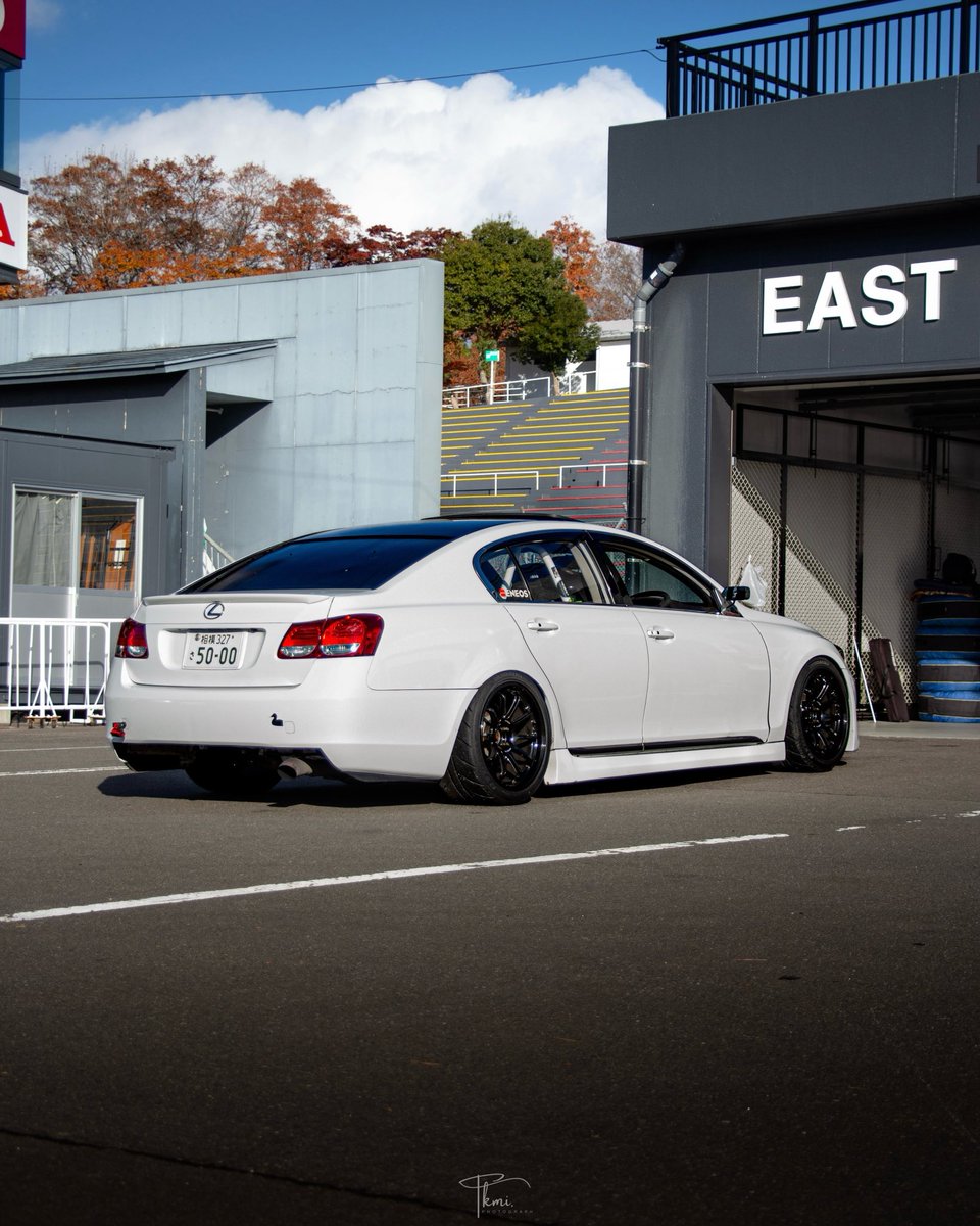 売
ADVAN RS(写真1枚目)
ガンメタ
10j+25 18インチ 
4本　13万

ADVAN RS-DF(写真2枚目)
黒メタ
10j+22 18インチ 
4本　20万

どちらも大きなガリ傷無し

欲しい方いれば、、、
詳細写真など時間掛かりますが、必要であれば対応します