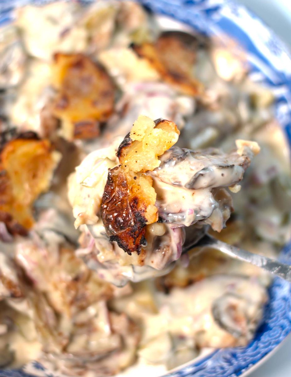 Florian_CC's tweet image. This smashed  potato salad is amazing! #potatosalad #smashedpotatoes #salad contentednesscooking.com/crispy-smashed…