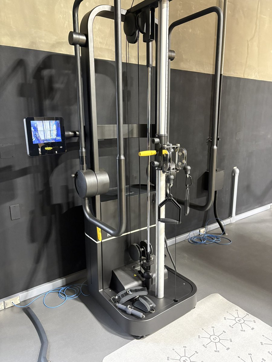 やっと使い方が分かってきた！！
@technogym の、Biostrength REVシリーズ。