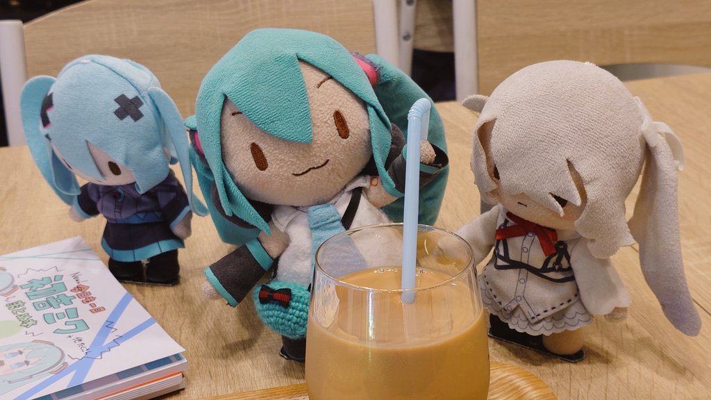 アルト家のミク tweet media