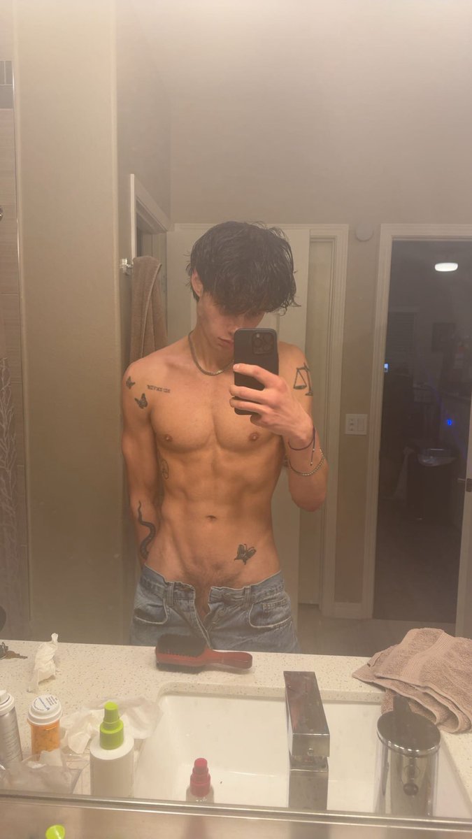 asherhaynesxxx's tweet photo. Just got my own apartment in San Diego. If anyone wants to collab hmu I’ll y you out:) https://t.co/V4AaGDRXqL