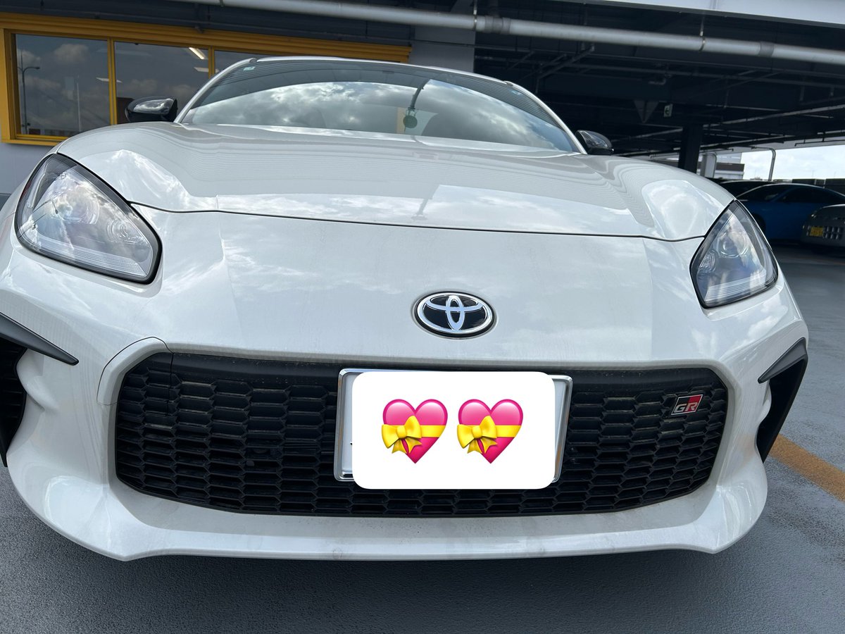 komiyuyamiki's tweet photo. 悲報
86黄砂と雨でまた汚れ復活🤣
GW中真剣に洗車します💪🧼
話は変わりますが今日は沢山の86とすれ違う事ができて嬉しかったです。 https://t.co/D3RxUbrgWp