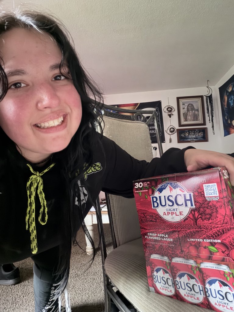 Babcock95Jazzy's tweet image. #buschlightapple🍎🍺 is back in NW Ohio for the season. Cheers 🍻 #drinkresponsibly #21means21