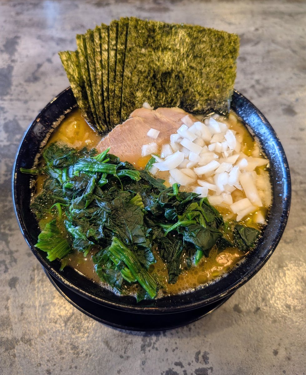 CHANK0MA's tweet photo. 家系ラーメン桜家（名古屋市南区）
ほうれん草ラーメンﾔﾜｺｲｵｵﾒ のり 新玉ネギ https://t.co/1SCOsEz39j