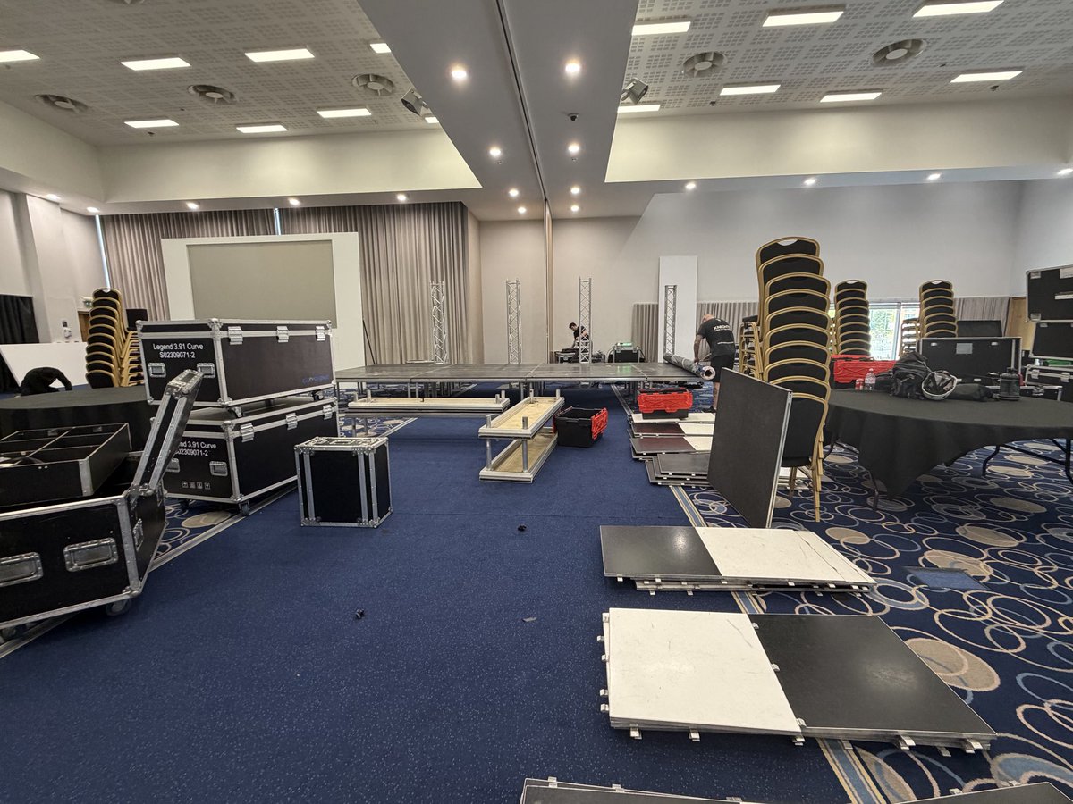 Lemonzestevents's tweet image. Setting up for today’s #awards @SightCareGroup #letsdothis #teamwork