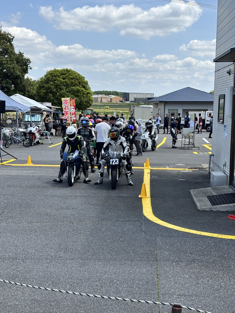 BOMBERtoZUBU's tweet photo. サーキットボンバー‼️
ご参加いただきありがとうございました‼️
めちゃくちゃ楽しかったですねー‼️

また遊びに来てくださいね〜
この後19時ごろにエントリーフォーム出しまーす！ https://t.co/PzBjXW2mB3