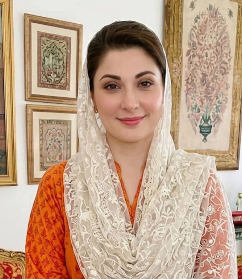 K4mi_i's tweet photo. وزیر اعلیٰ پنجاب محترمہ مریم نواز شریف 
اگر پولیس کا قبلہ درست کرنے میں کامیاب ہو
گئیں تو تاریخ انھیں کبھی نہیں بھول پائے گی
اور ان کے اس کارنامہ کو سنہری حروف میں لکھے گی https://t.co/qCUtzkTQGM