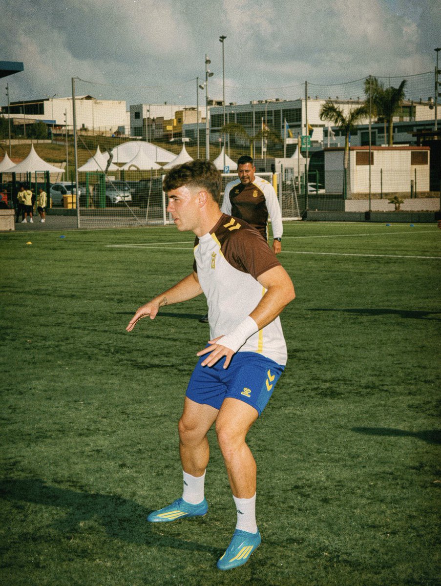 UDLP_Cantera's tweet photo. 🔥 Calentando motores
Las Palmas Atlético ya está sobre el césped 💛
¡Cuenta atrás! ⏳
🆚 Orihuela CF
🏟️ Anexo al EGC, 11:00h.
📺 #UDPlay
#LasPalmasAtlético #LaUnionHaceLasPalmas #SeremosMásUnión https://t.co/emeghhZ94C