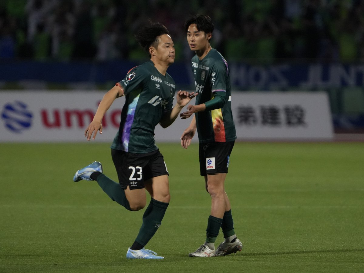 ブッキー tweet media