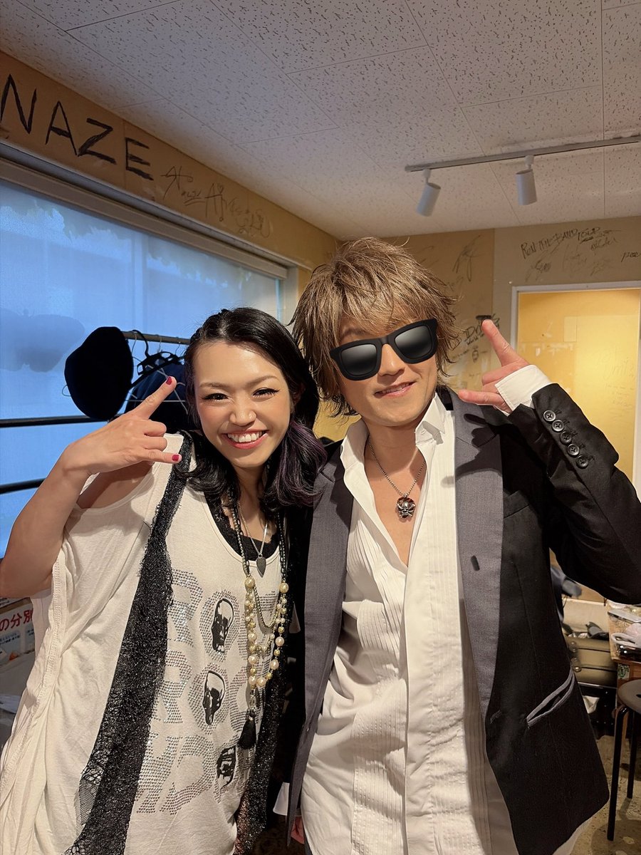 PriPrico's tweet photo. チームDEARDROPS！！
きただにさんとっ！
セルフでLEOさまにしちゃいました！笑
(事務所様確認ずみ)
きただにさんが会場をDEARDROPS色に染めてくださってから出る安心感…。
不安でいっぱいだったのがほんと和らぎました。
ありがとうございます✨
#OVERDRIVE20th https://t.co/EEAc0Uonpz